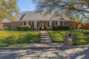 2909 Stratford