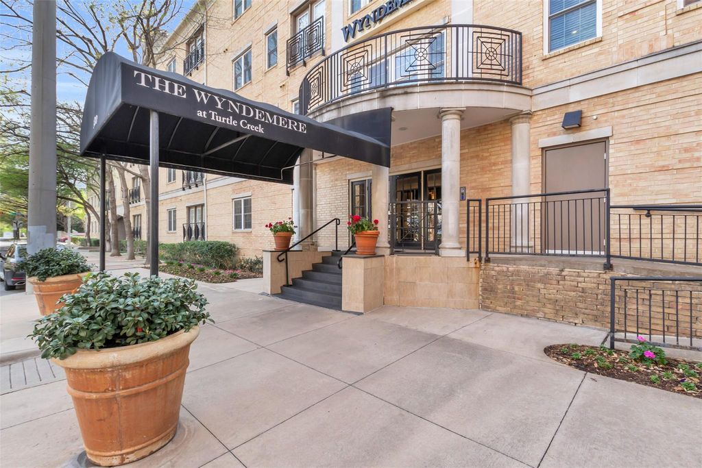 326 3400 Welborn St Unit 326  