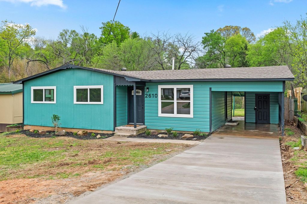 2610 W Washington St