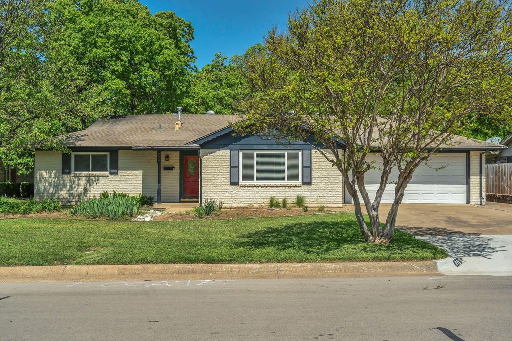 908 Oakwood Dr