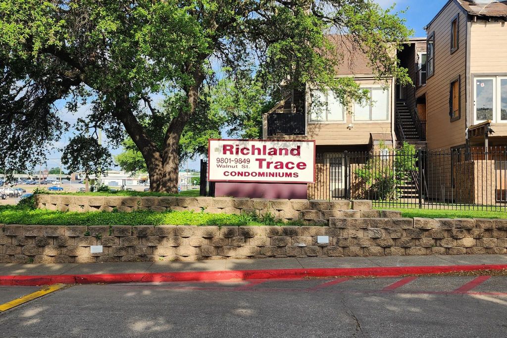 207 9829 Walnut St Unit 207