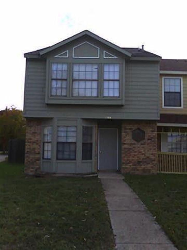 1366 Old Jamestown Ct N  