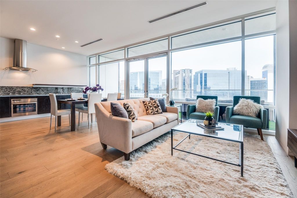 1906 2430 Victory Park Ln Unit 1906