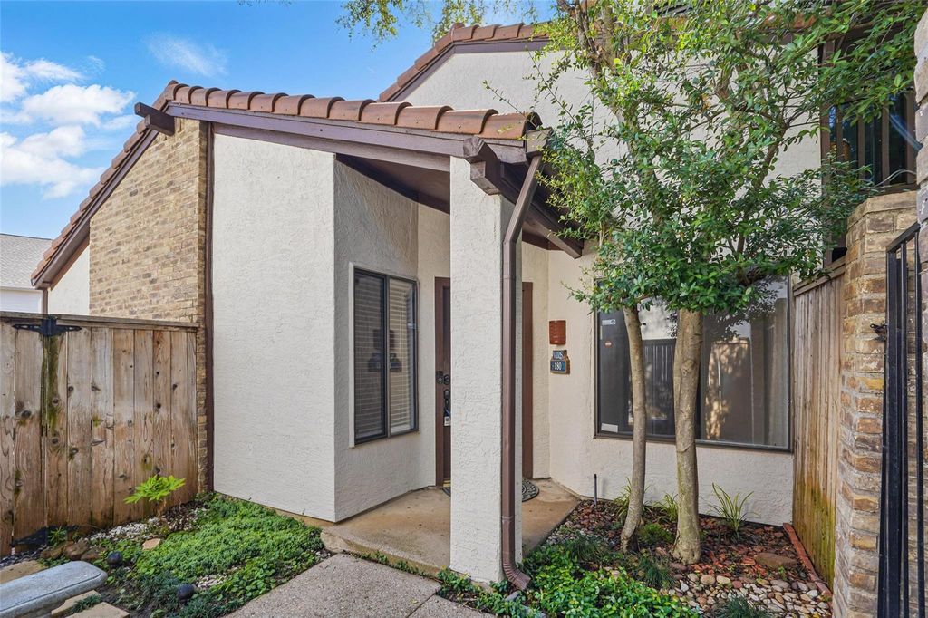 180 18040 Midway Rd Unit 180  