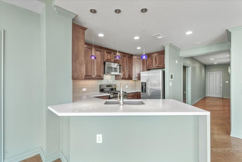 2004 500 Throckmorton St Unit 2004  