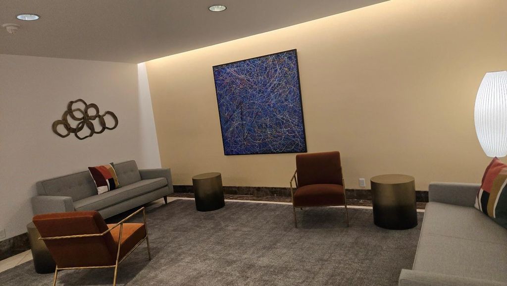 G224 6211 W Northwest Hwy G224  