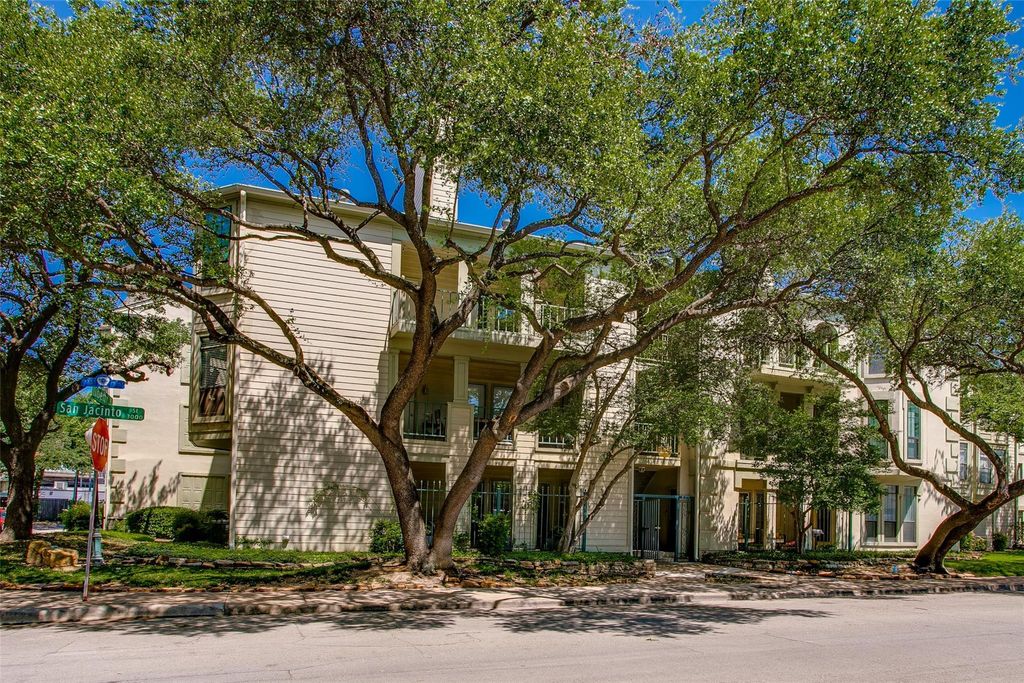 104 3105 San Jacinto St Unit 104  