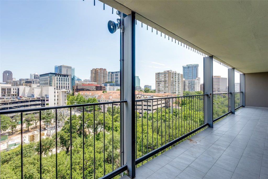 12E 3310 Fairmount St 12E  