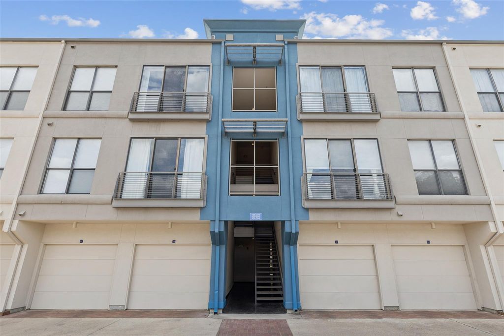 206 4414 Cedar Springs Rd Unit 206  