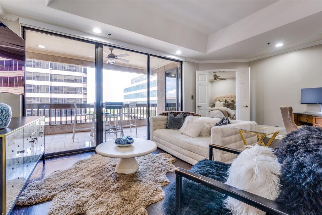 900 5909 Luther Ln Unit 900  