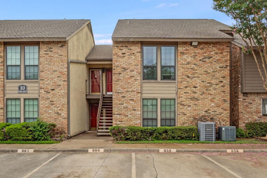 1005 15221 Berry Unit 1005  