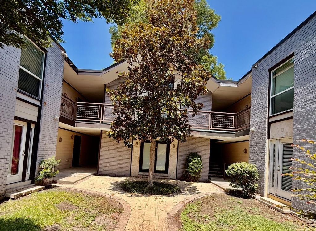 132A 2727 Throckmorton St 132A