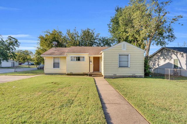 202 W Wheatland Rd — Doris Heights
