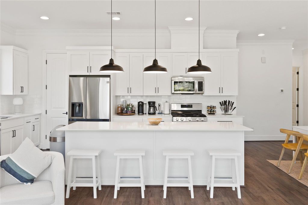 5014 Mission Avenue Unit a B