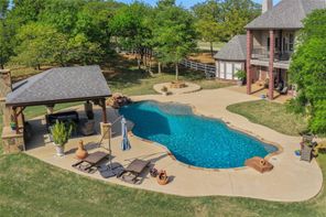 419 E Hickory Ridge Cir — Hickory Hill Est