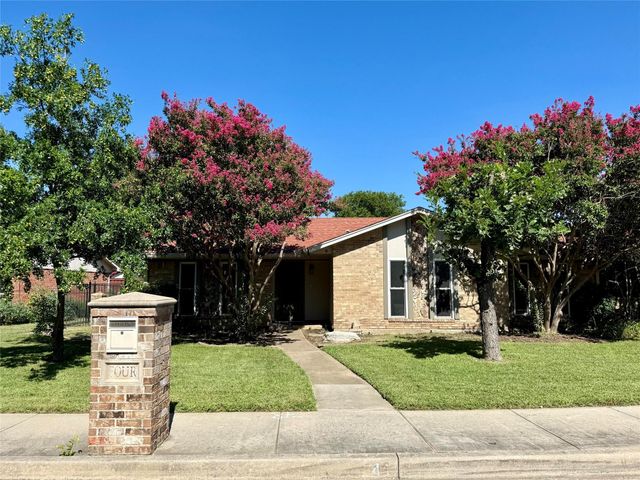 4 Robins Nest Dr