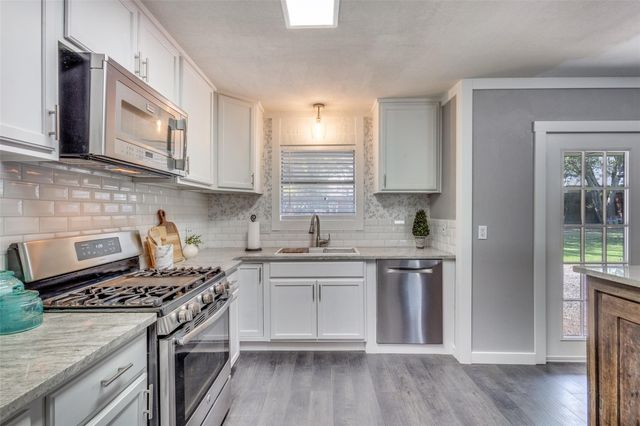 1001 Tanglewood — VILLA DE OAKS ADDITION