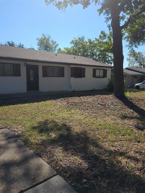 5209 Stonewall St — Hilltop Add Sec # 1