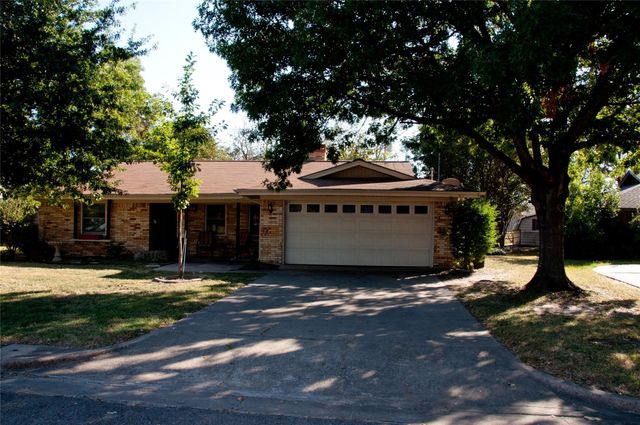 2509 Burnett Dr — Ridgecrest Add Sec 6