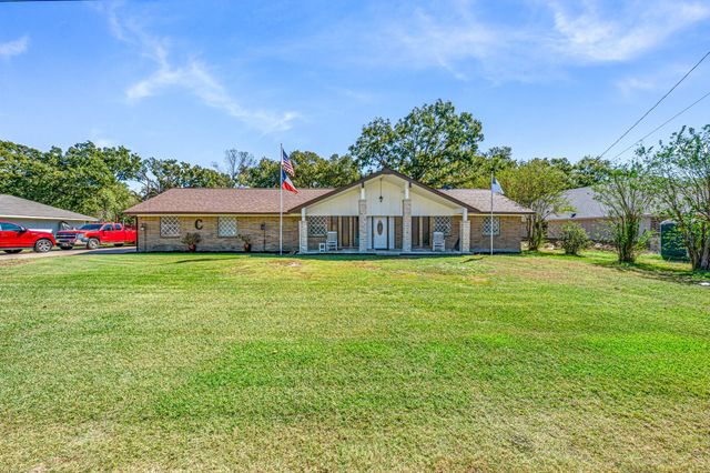 1075 Oak Ridge Dr — Oak Ridge Estates Blk 1