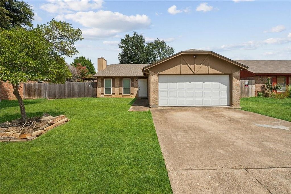 6227 Springwood Dr Arlington, TX 76001