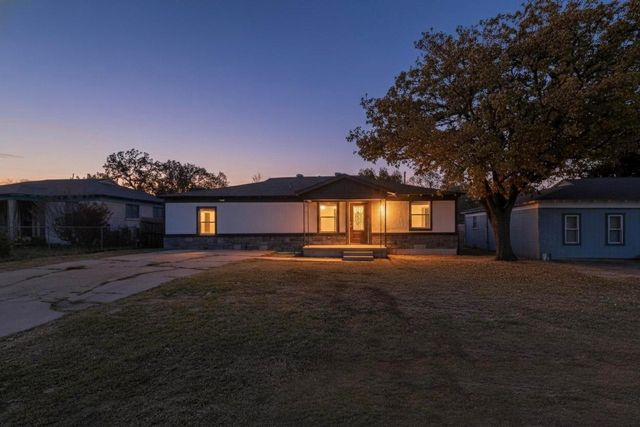 11505 Oak Tree