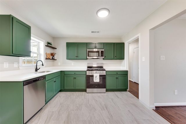 1502 Betsy Ln — Braeswood