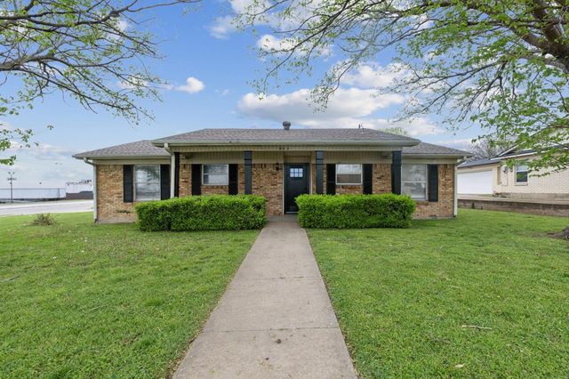 805 La Salle Dr — Town North Add