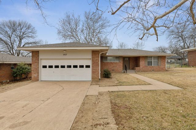 1407 Robin Dr — Westwood 3rd Add
