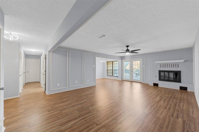 2827 Cross Timbers Dr — C C Country Ph 01