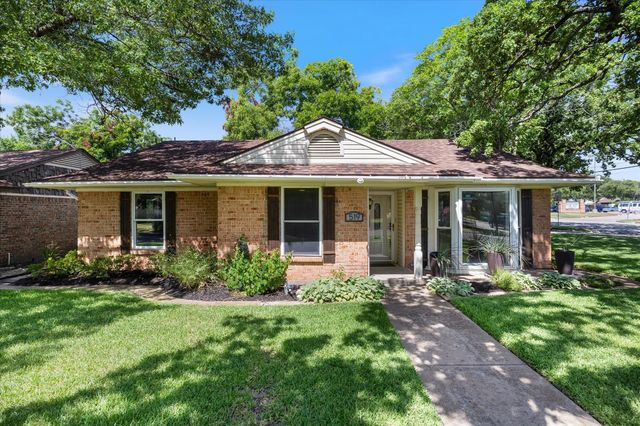 519 Staffordshire Dr — Wedgewood 01