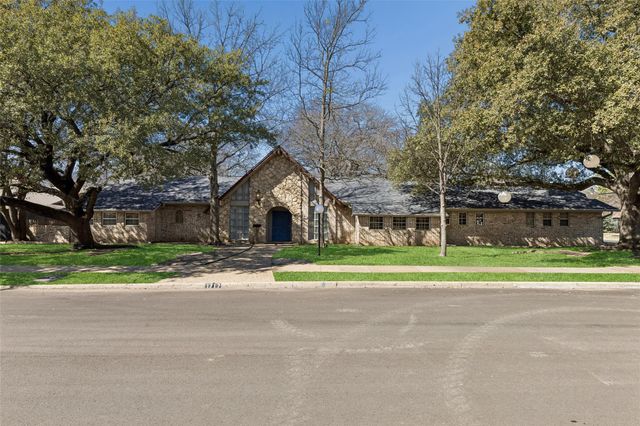 1717 Live Oak Dr — Live Oak Estates