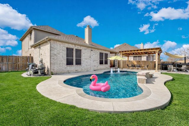 518 Clifton Ct — Dustin Manor