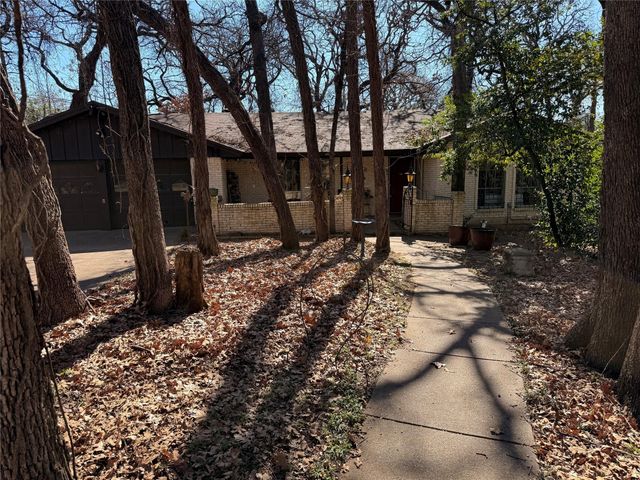1504 Phillip Ct — White Oaks Estates