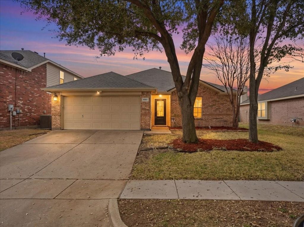 1039 Wood Brook Dr, Grand Prairie TX - 4 Bed Pool Home