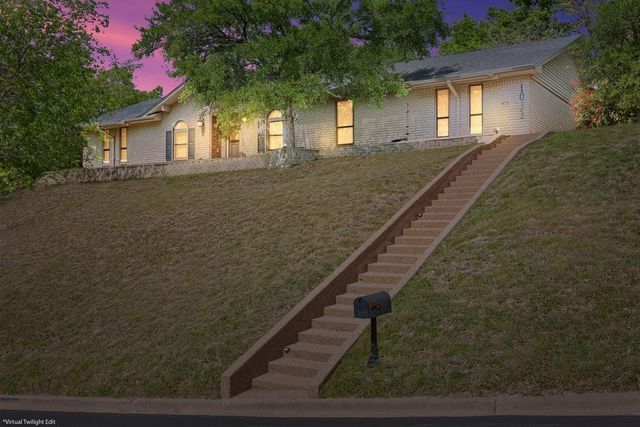 1033 Wedgewood Dr — Southwood