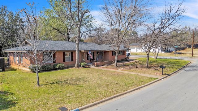 709 Hurstview Dr — Hurst Park Sub