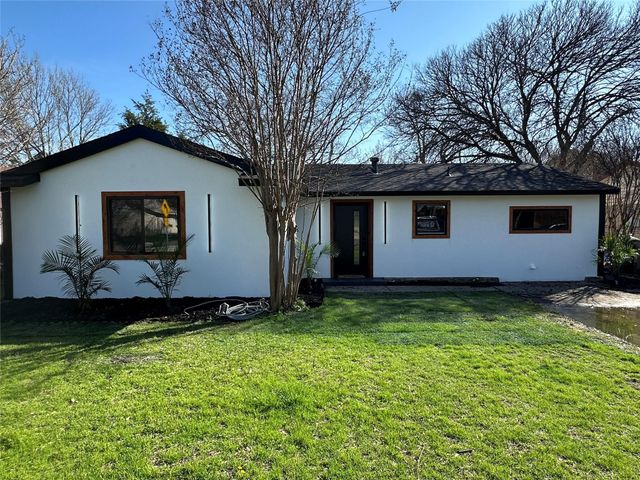 3324 E 15th St — Meadows Eighth Sec