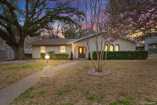 120 Wooded Crest Dr — Wooded Crest