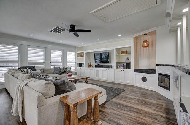 1413 Wagonwheel Ct — Pioneer Valley North