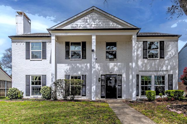 1005 Pyramid Dr — Carriagehouse Estates
