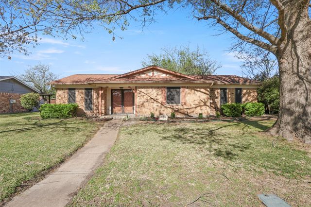 409 Colonial Dr — Colonial Acres
