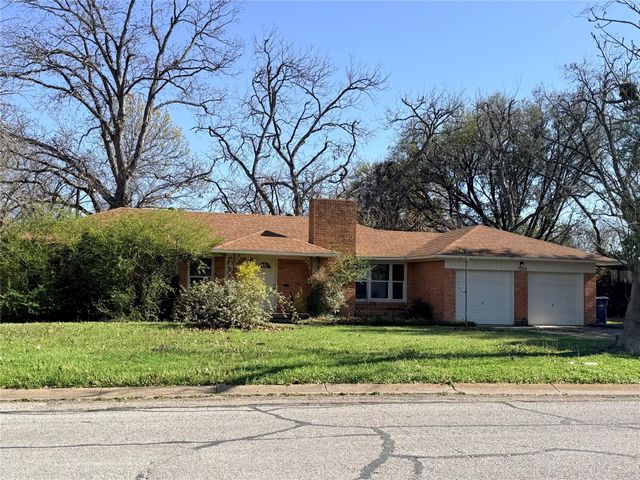 1504 Melody Ln — Williams Estates