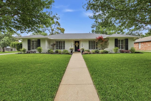 1000 Bert Dr — Meadow Park Estates Add
