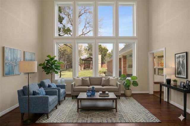 8 Equestrian Trl — Thoroughbred Hills Rep