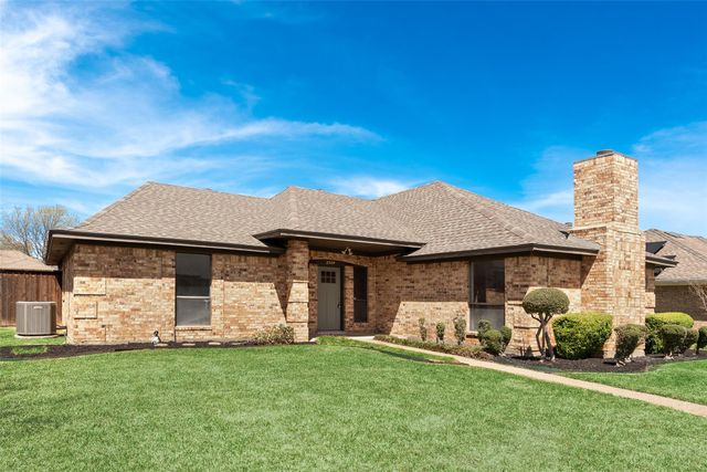 2309 Crystal Creek Ln — Schreiber Estates