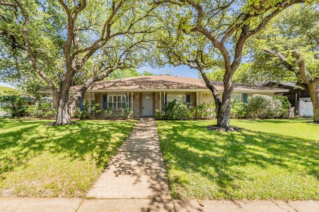 1718 Timbers Dr — Live Oak Estates
