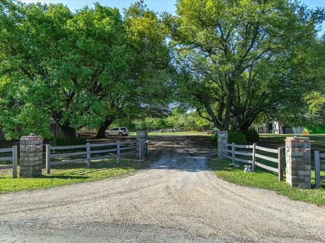 1302 Forreston Rd — E C School Land