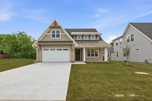 216 Village Way — Argyle Town Village
