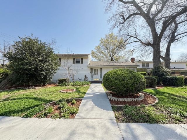 1300 Elmhurst Dr — DEVONWOOD